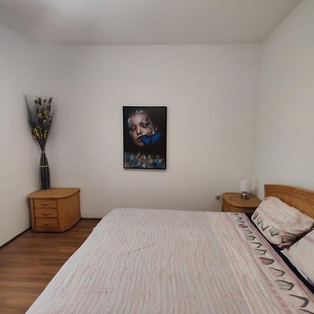 Apartments Pula With Private Parking Self Check In Extérieur photo