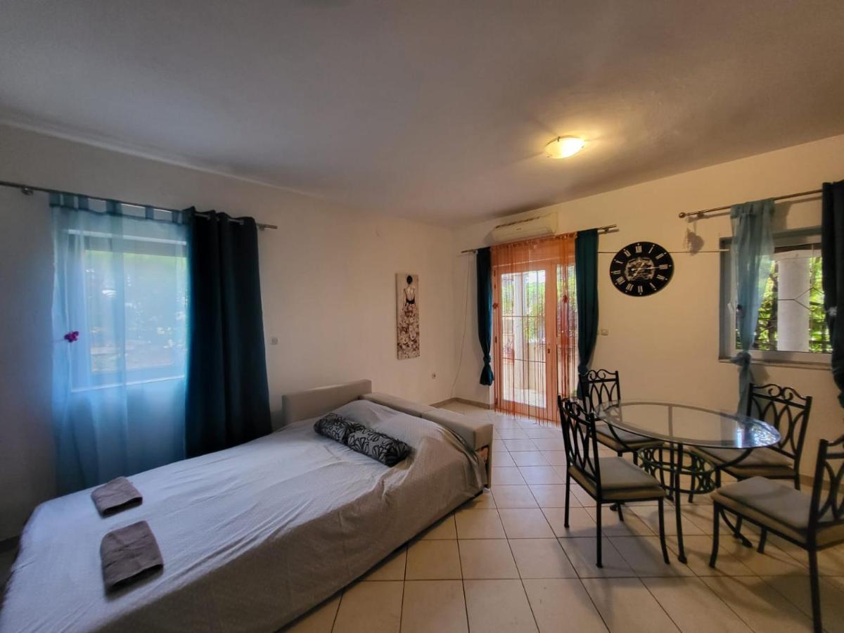 Apartments Pula With Private Parking Self Check In Extérieur photo