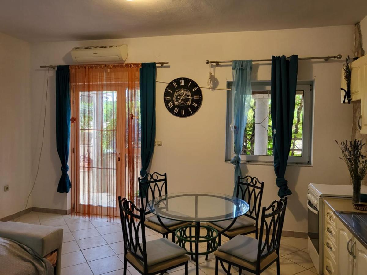 Apartments Pula With Private Parking Self Check In Extérieur photo