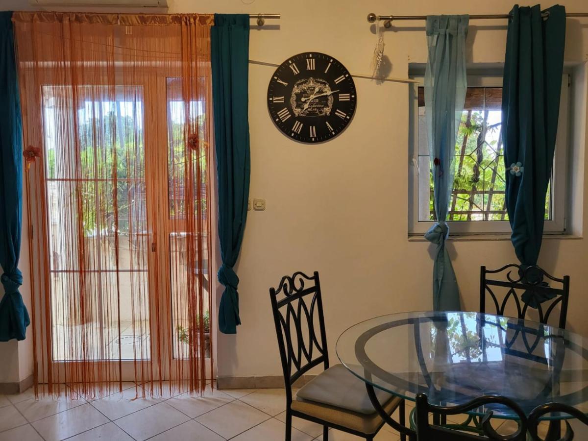 Apartments Pula With Private Parking Self Check In Extérieur photo